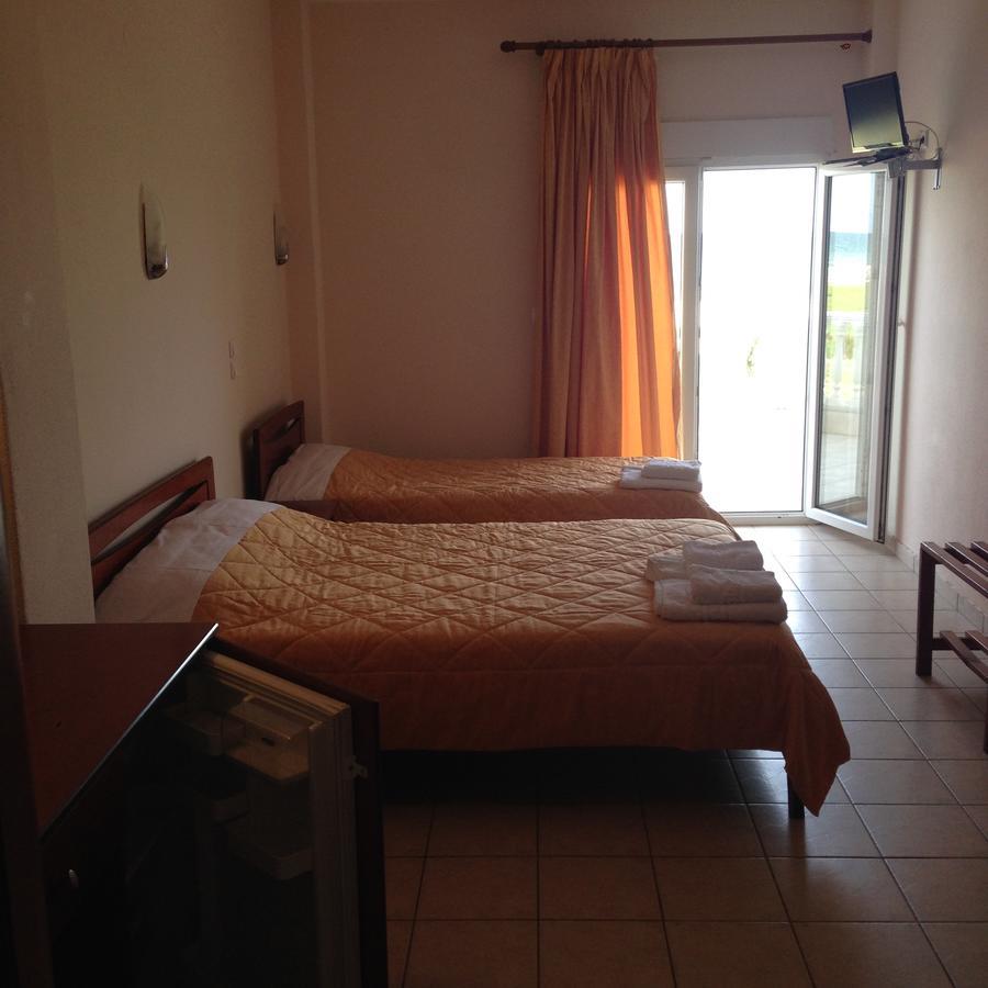 Hotel Akrogiali โครินอส ภายนอก รูปภาพ