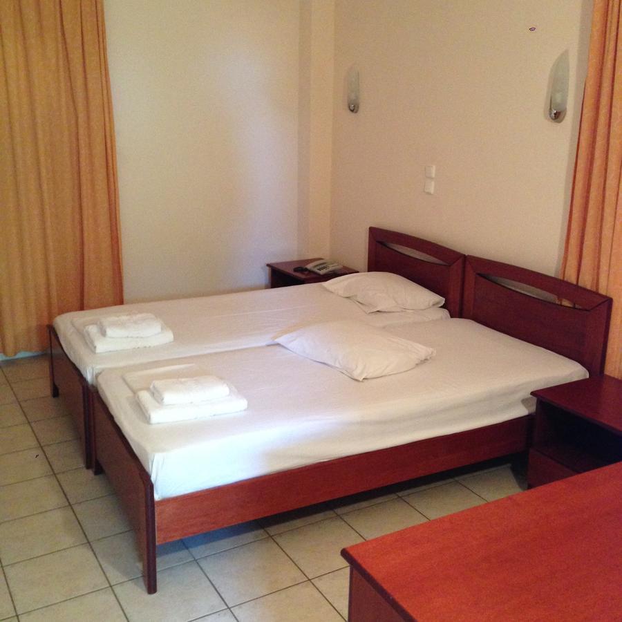 Hotel Akrogiali โครินอส ภายนอก รูปภาพ