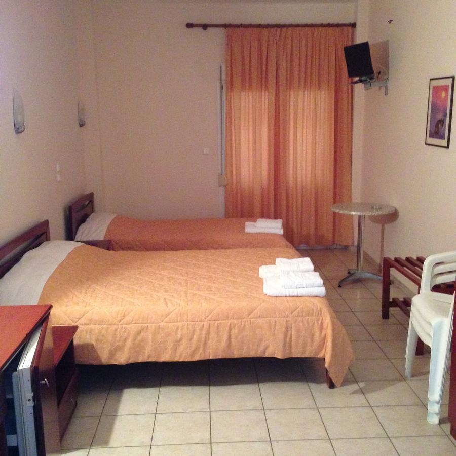 Hotel Akrogiali โครินอส ภายนอก รูปภาพ