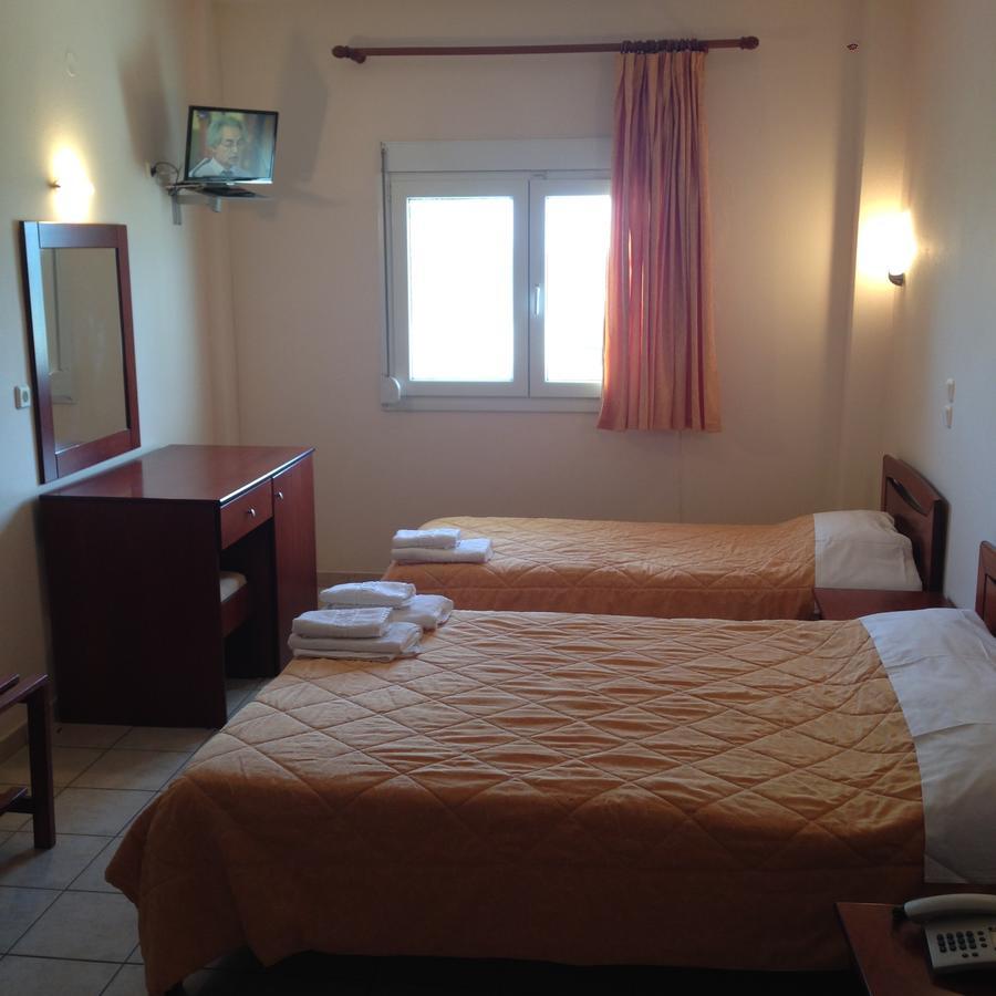 Hotel Akrogiali โครินอส ภายนอก รูปภาพ