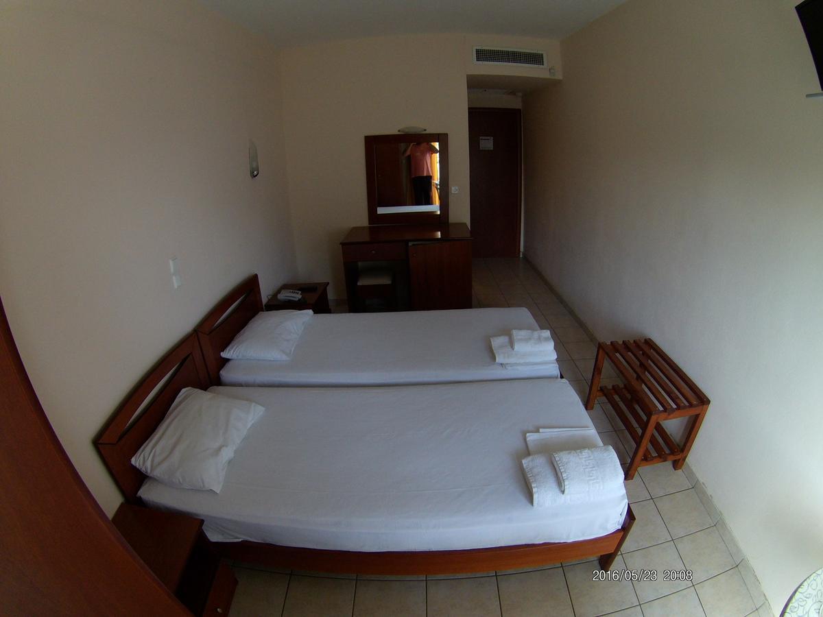 Hotel Akrogiali โครินอส ภายนอก รูปภาพ