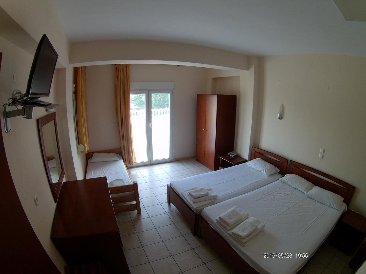 Hotel Akrogiali โครินอส ภายนอก รูปภาพ