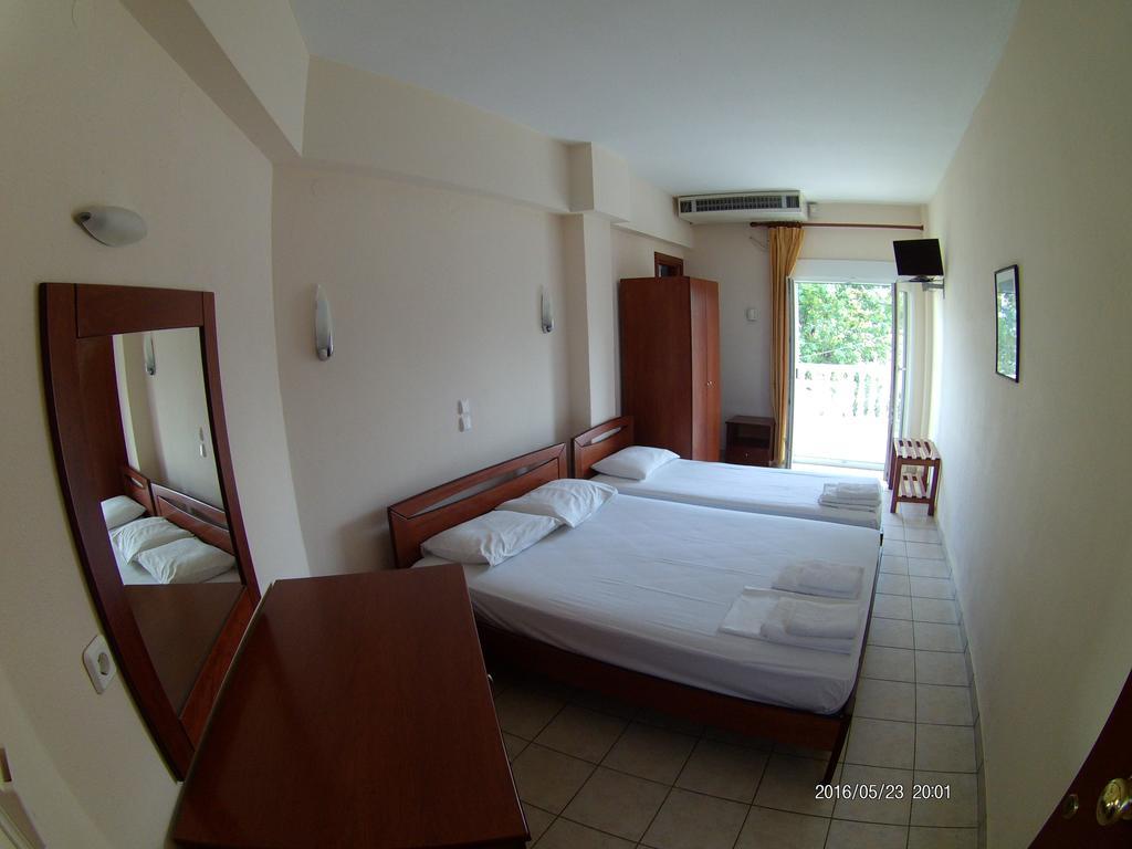 Hotel Akrogiali โครินอส ภายนอก รูปภาพ