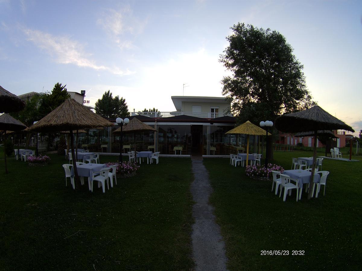 Hotel Akrogiali โครินอส ภายนอก รูปภาพ