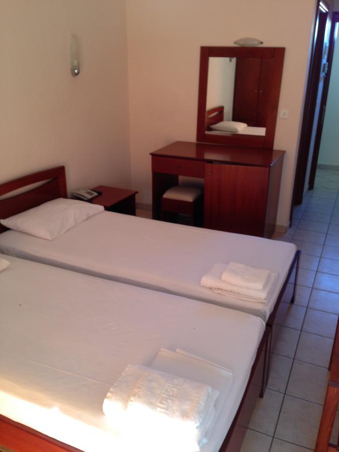 Hotel Akrogiali โครินอส ภายนอก รูปภาพ