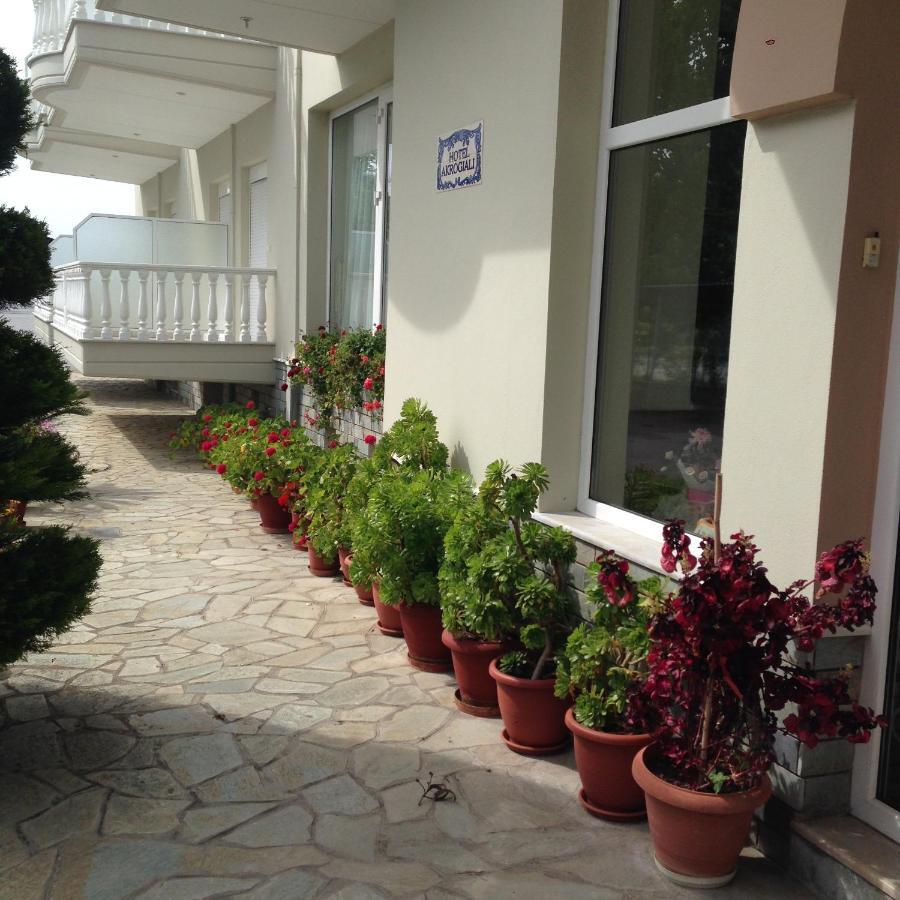 Hotel Akrogiali โครินอส ภายนอก รูปภาพ